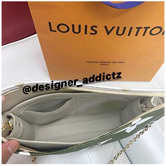 Toiletry 26 Organizer to Crossbody - Picture 4 of 16